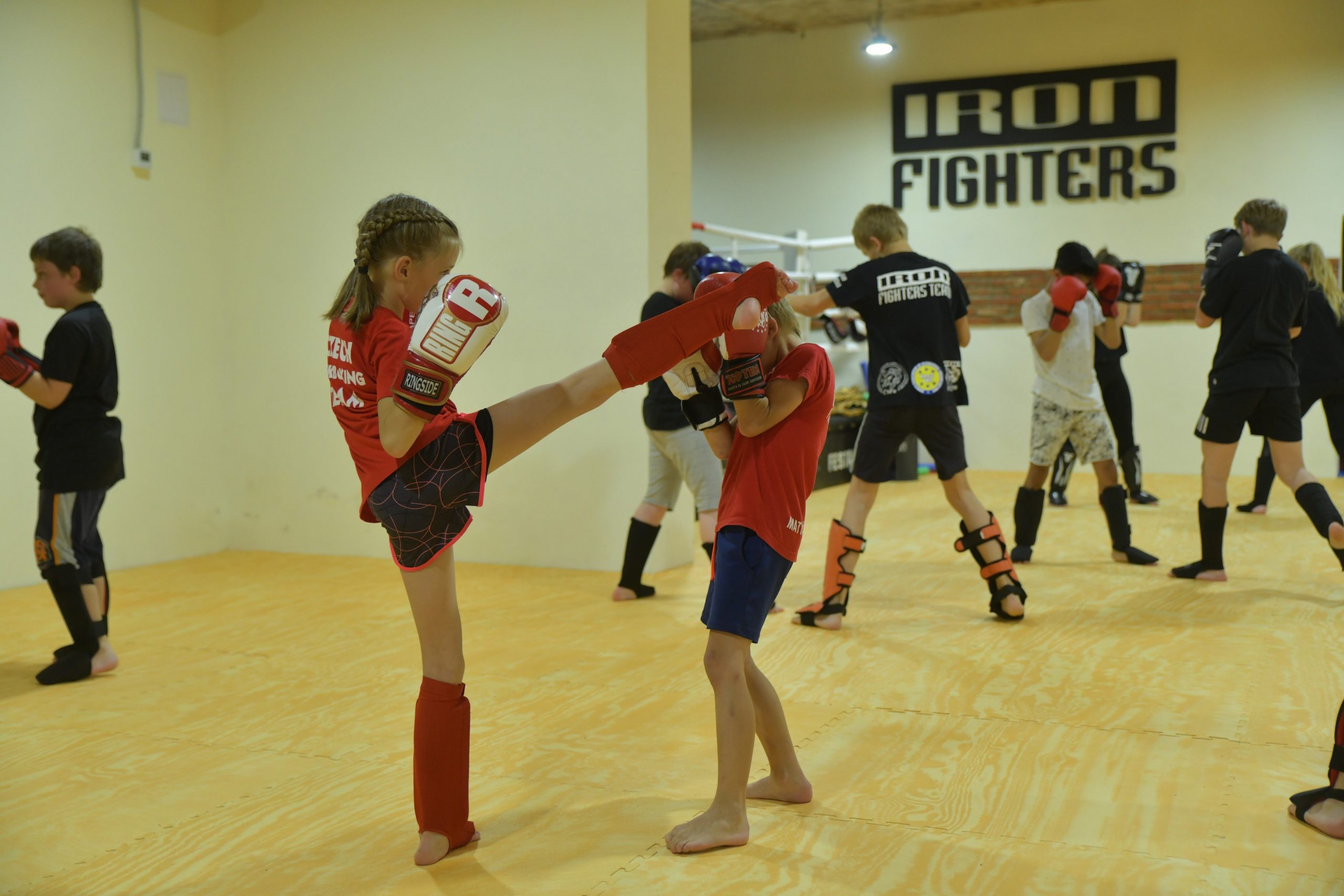 Děti kickbox - trénink mladých bojovníků